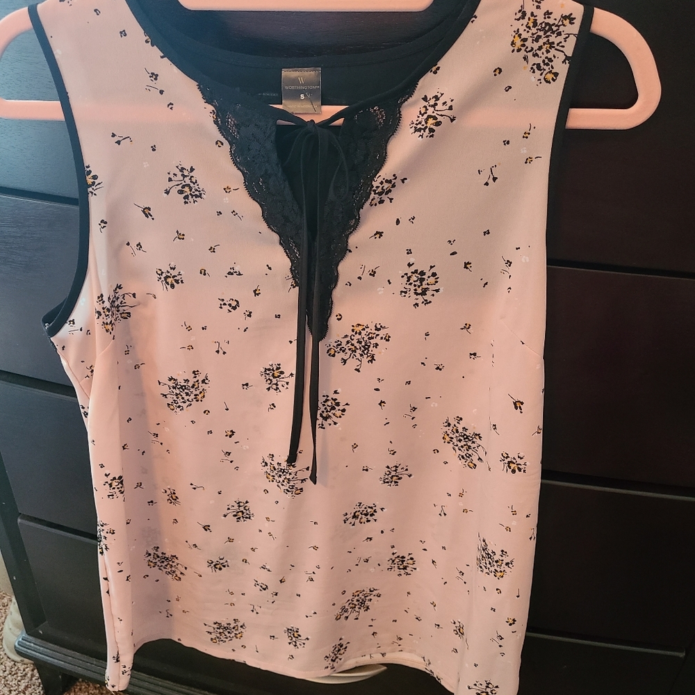Small Worthington lace neck top